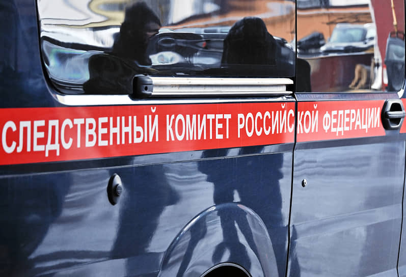 Рубашки для полиции разошлись по швам