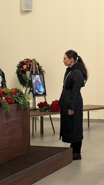 С басистом &laquo;Кукрыниксов&raquo; Дмитрием Оганяном, который перед смертью отрубил себе руку, прощаются в Санкт-Петербурге