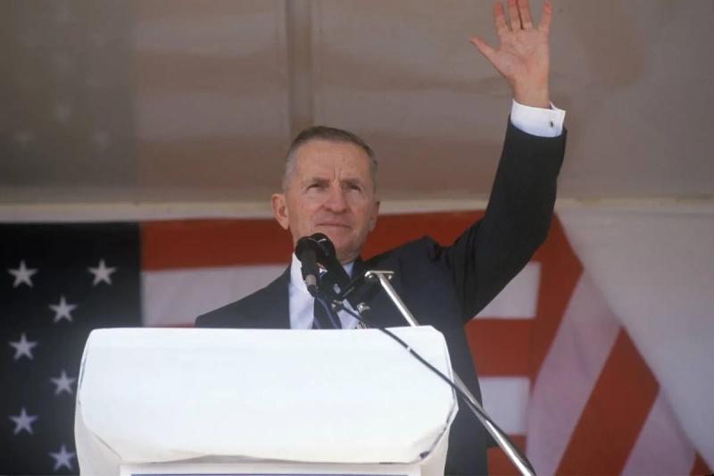 Секреты Дональда Трампа. За что он платил жене Клинтона, что узнала чешская разведка, как ему помогло ФБР