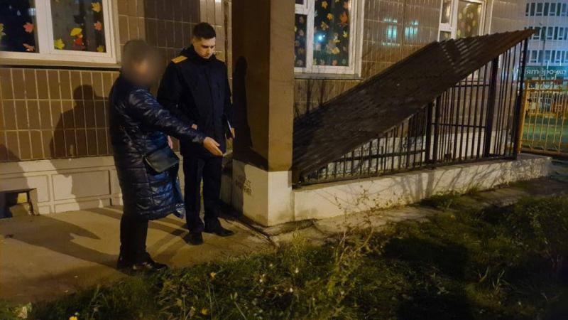 СК: парень выбросил 17-летнюю девушку из окна 13-го этажа в Красноярске