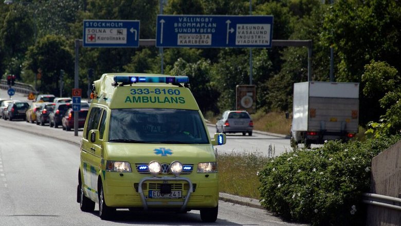 СМИ: из-за наезда автобуса на людей в Стокгольме погибли три человека