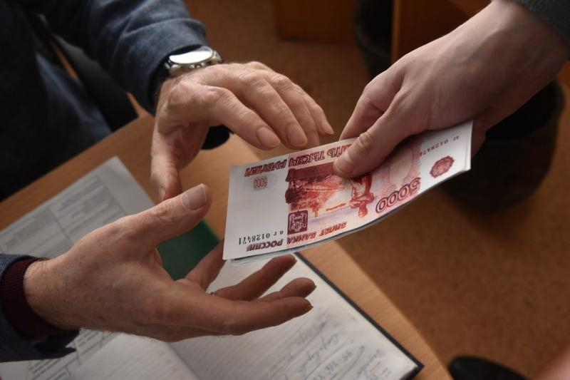 Сотрудника администрации Улан-Удэ осудили за взяточничество