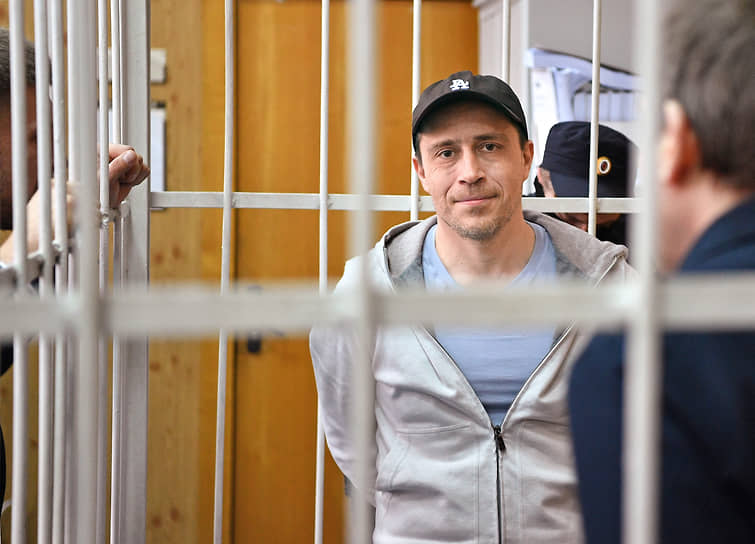 Стихотворная форма закрылась уголовной