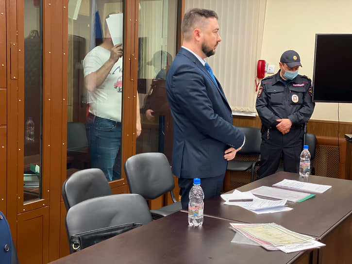 Строителя оставили дома