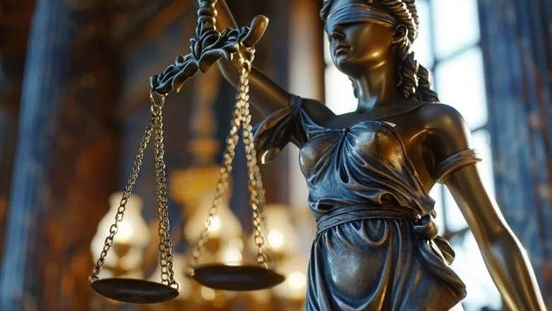 Суд оштрафовал фаната &laquo;Зенита&raquo; за оскорбительный баннер в адрес Дегтярева