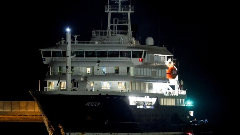 Судно с инфицированными хантавирусом пассажирами прибыло к Канарским островам