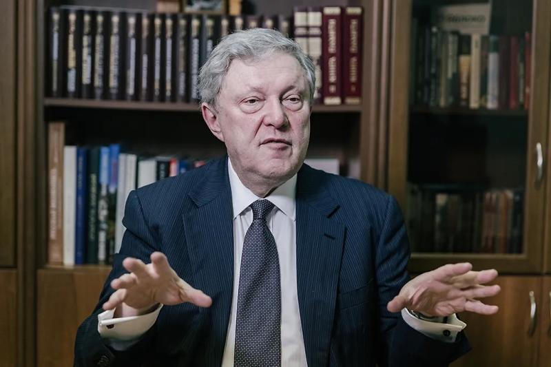 Сын в Лондоне, а брат во Львове. Почему Григорию Явлинскому не жалко Россию?
