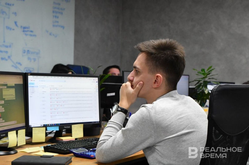Татарстан — лидер по размеру зарплат в ПФО, а работодатели хотят видеть продажников, умеющих работать с ИИ