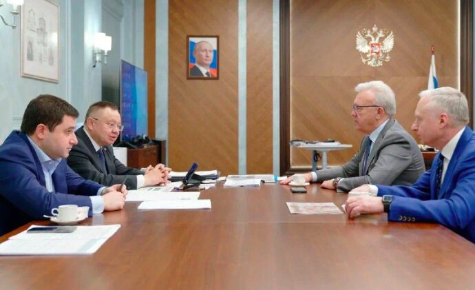 Телеграм Красноярска&nbsp;за неделю: швабра Терехова, бегство Хлопонина, часы Усса и наглость похоронного лобби