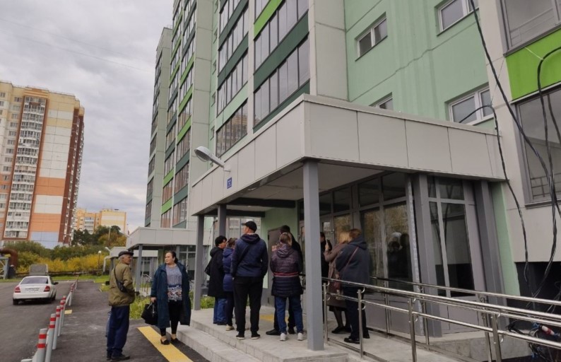 Томичи осматривают свои будущие квартиры в переулке Целинном, 29