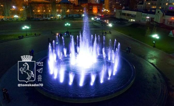 Томские фонтаны трижды в день собирают горожан на светомузыкальное шоу