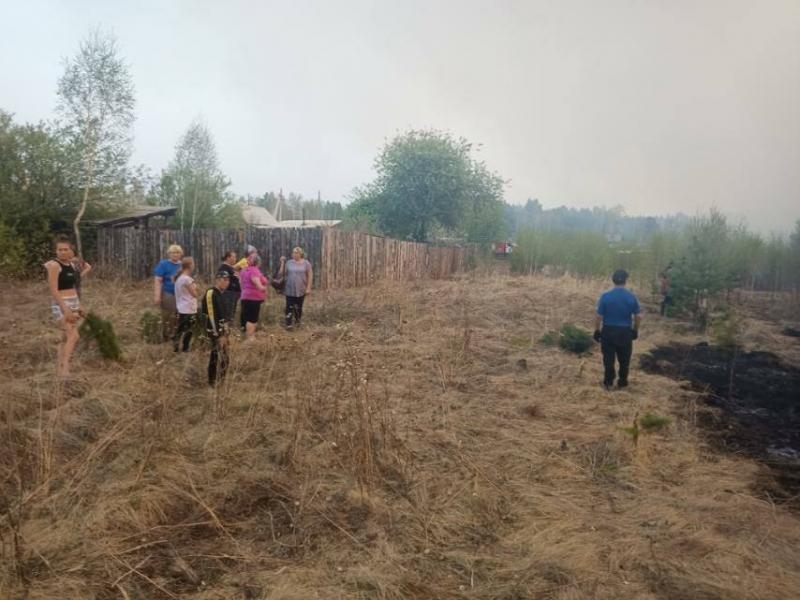 Три населённых пункта спасли от перехода лесного пожара в Прибайкалье