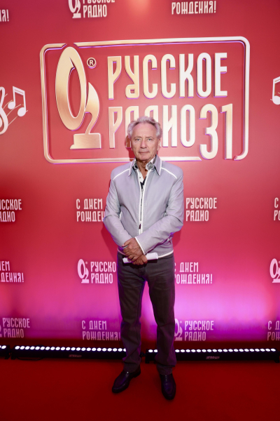 «У девочек из „ВИА Гры“ мужского побольше»: Владимир Киселев разнес экс-солиста «Землян» Скачкова за номер в стиле Канье Уэста