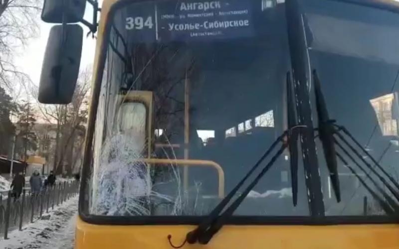 В Ангарске мужчина попал под колёса автобуса