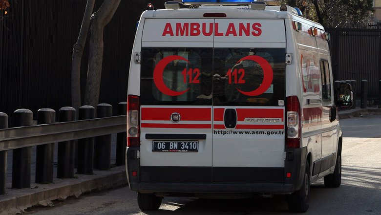 В Анталье 11 человек пострадали при опрокидывании автомобиля