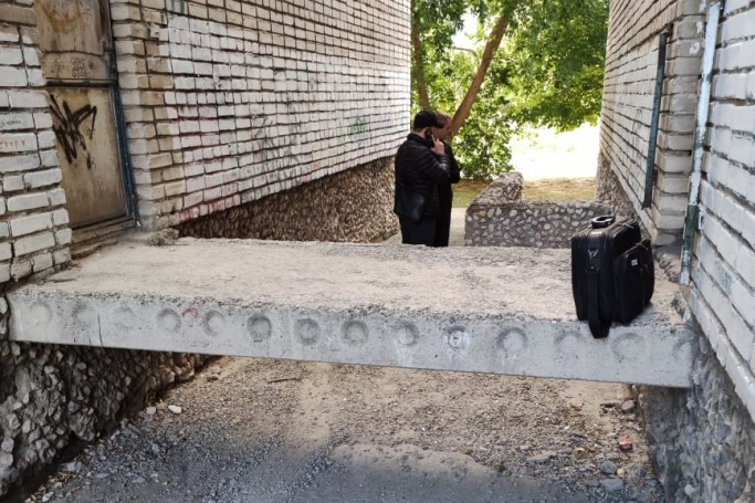 В Бердске возбуждено уголовное дело по факту смерти подростка, упавшего с плиты