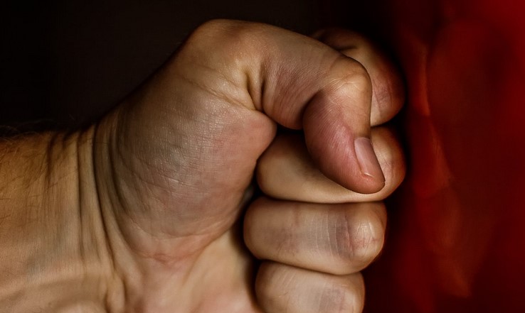 В Бурятии мужчина отправил сожительницу в кому. Вскоре после этого она умерла