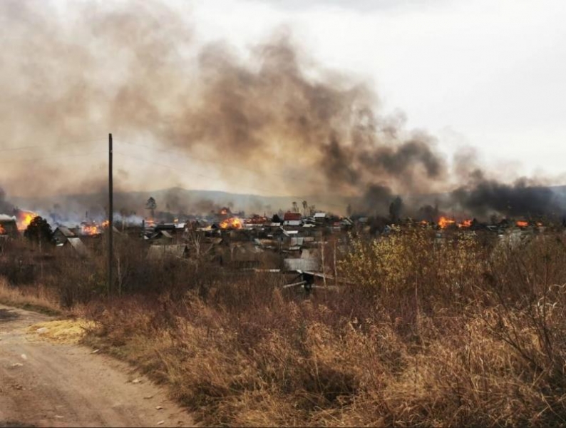 В дачном посёлке в Братском районе сгорело 35 домов, погибла пенсионерка