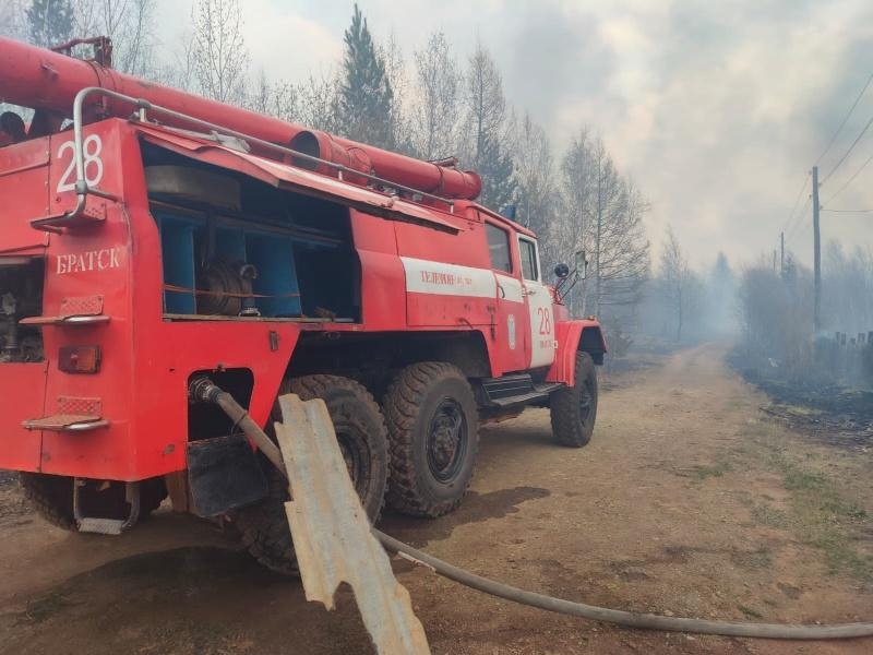 В деревне Тарея Чунского района горели нежилые дома
