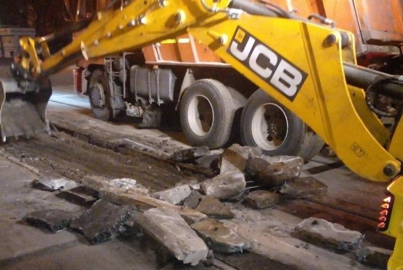 В Иркутске на Депутатской заменят 200 плит на трамвайных путях