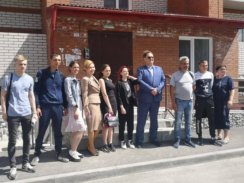 В Искитиме дети-сироты получили ключи от квартир