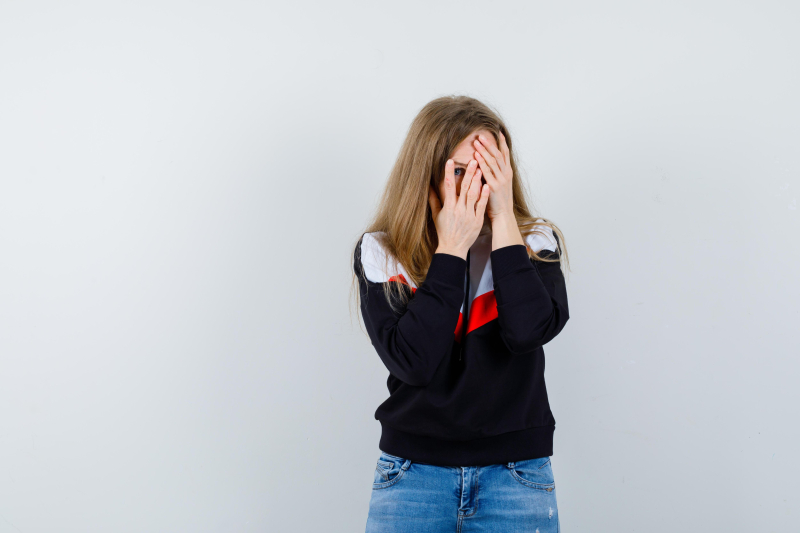 В Майкопе толпа подростков избила 14-летнюю школьницу: подробности, комментарий мамы, уголовное дело