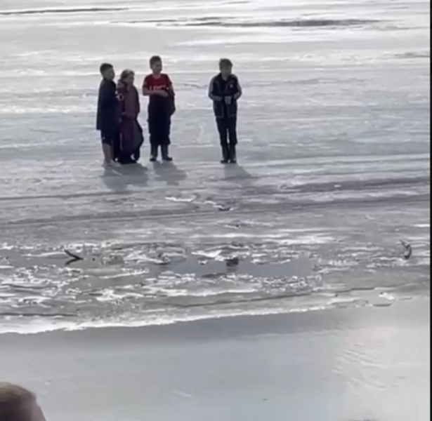 В Нижнеудинске со льда Уды спасли четверых детей