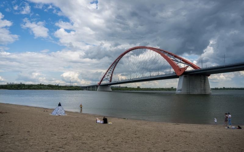 В Новосибирске четыре человека застряли на острове посреди Оби
