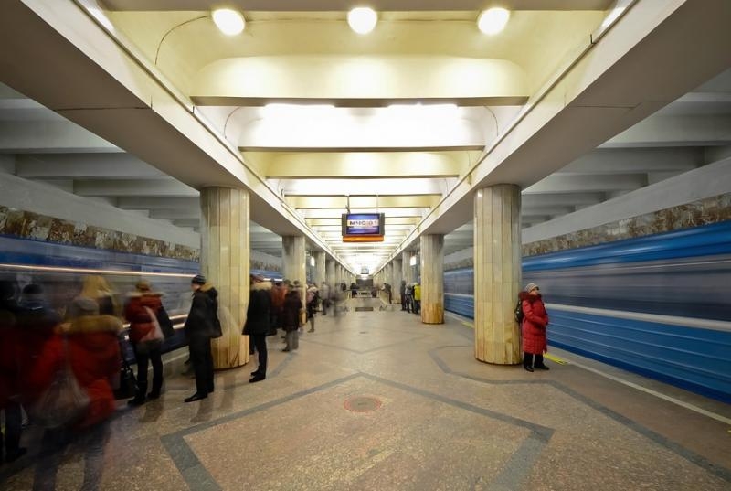В Новосибирске на станции метро &laquo;Красный проспект&raquo; девушка упала на рельсы