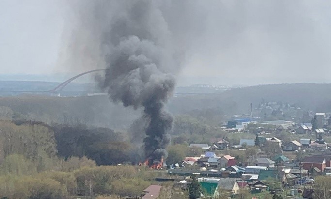 В Новосибирске на улице Тракторной вспыхнул частный дом 