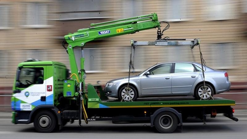 В Новосибирске с Вокзальной магистрали эвакуировали 11 автомобилей