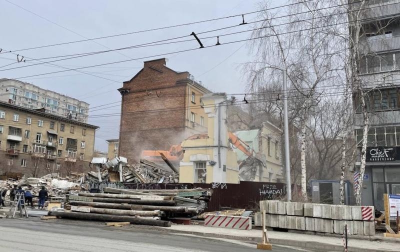 В Новосибирске снесли одно из зданий музея на Советской