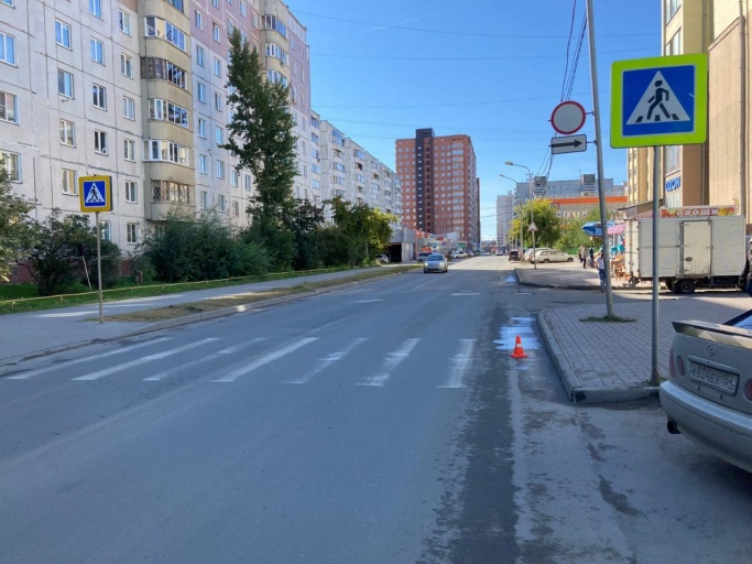 В Новосибирске вторую неделю ищут водителя, который сбил подростка на пешеходном переходе