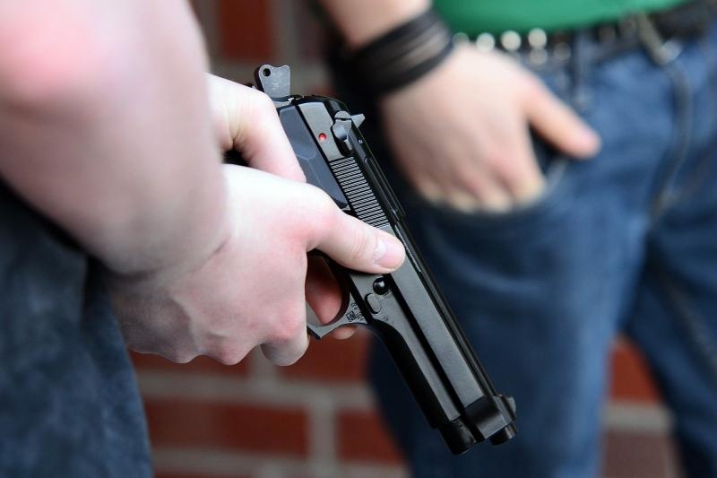 В Новосибирской области подростки выстрелили в 13-летнюю девочку