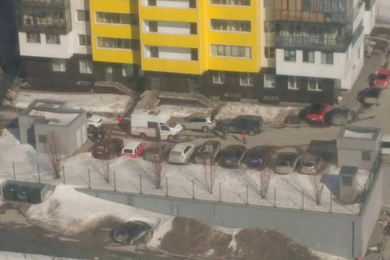 В новосибирском ЖК нашли труп женщины