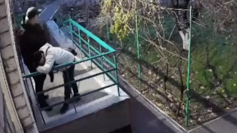 В Одессе мобилизовали мужчину, бросив его собаку привязанной на улице