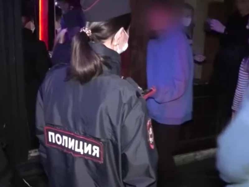 В одном из ночных клубов Иркутска обнаружили алкоголь без документов и подростков без взрослых