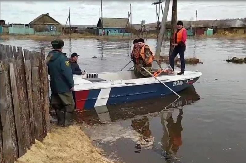 В посёлке Залари из-за подъёма речки может затопить семь домов
