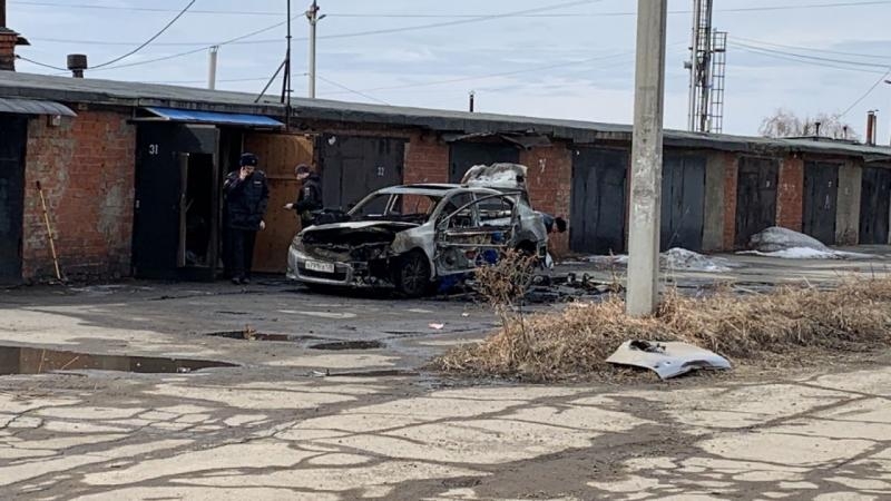 В Шелехове сгорел Subaru. В салоне нашли запал боевой гранаты 