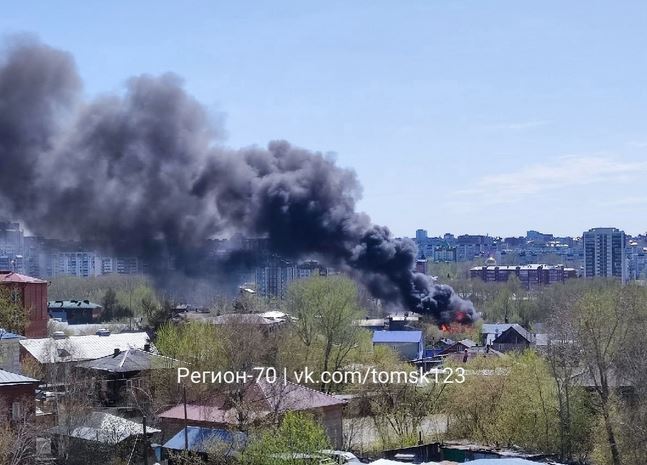 В Томске 8 мая сгорели два частных жилых дома
