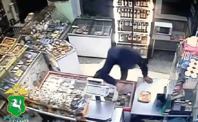 В Томске сотрудники угрозыска задержали налётчика на магазин