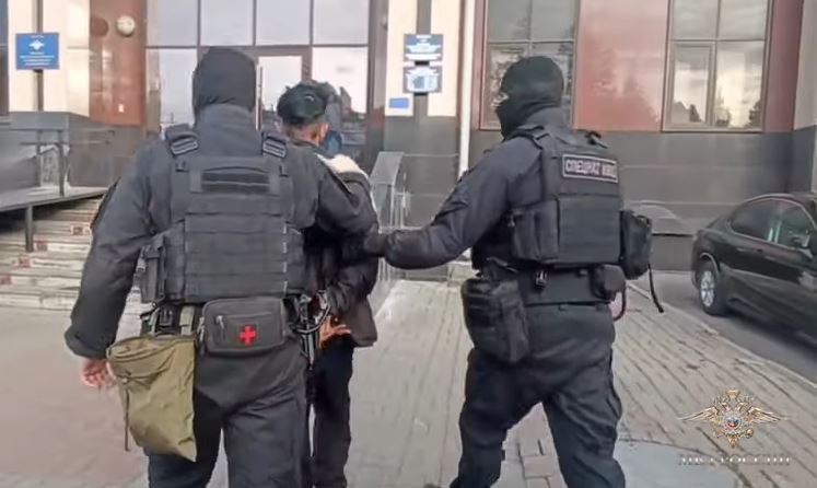В Томске за избиение мужчины и угрозу убийством задержаны двое парней. Видео