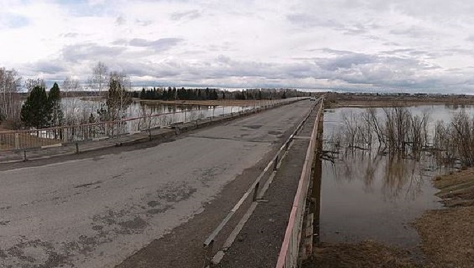 В Томской области идёт строительство моста через реку Яя