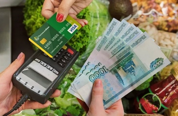 В Томской области можно снимать наличные на кассах 291 торговой точки и 58 автозаправок