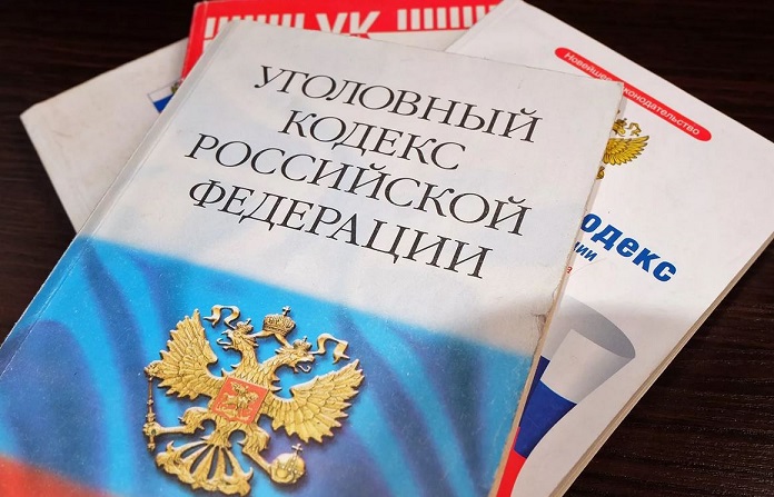 В Томской области нетрезвый работник упал с лестницы и разбился. За его гибель ответит мастер