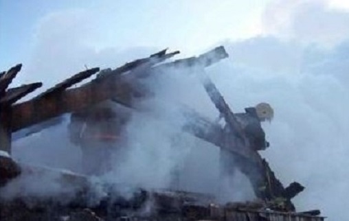 В Томском районе сосед спас из горящего дома женщину и четверых детей