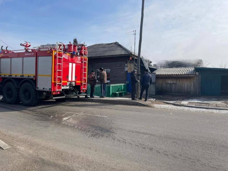 В Заларях на пожаре едва не погибло двое детей