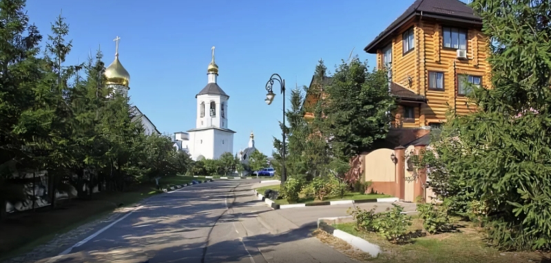Вилла в США и дюплекс в Париже: На чём семья главы "Мослифта" зарабатывает сотни миллионов