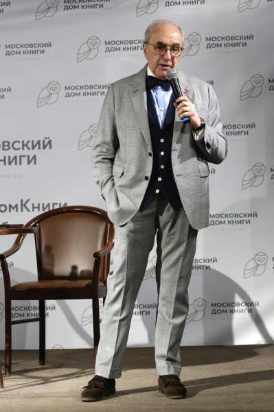 &laquo;Вина тех, кто на него работает&raquo;: Александр Добровинский о запрете Филиппу Киркорову открывать бизнес в России до 2028 года