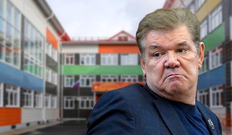 Вместе с Владимиром Егоровым задержали и его дочь. Их обвиняют в мошенничестве со школой Усса